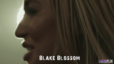 Sassy blondie Blake Blossom sucks and fucks with a passion